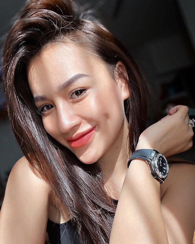 Sau 2 năm lẻ bóng thì mới đây, DJ Tít đã tìm được hạnh phúc mới. Trên Instagram, anh chàng này cũng chia sẻ nhiều hình ảnh ngọt ngào, thân mật với nữ DJ. Ảnh: FBNV