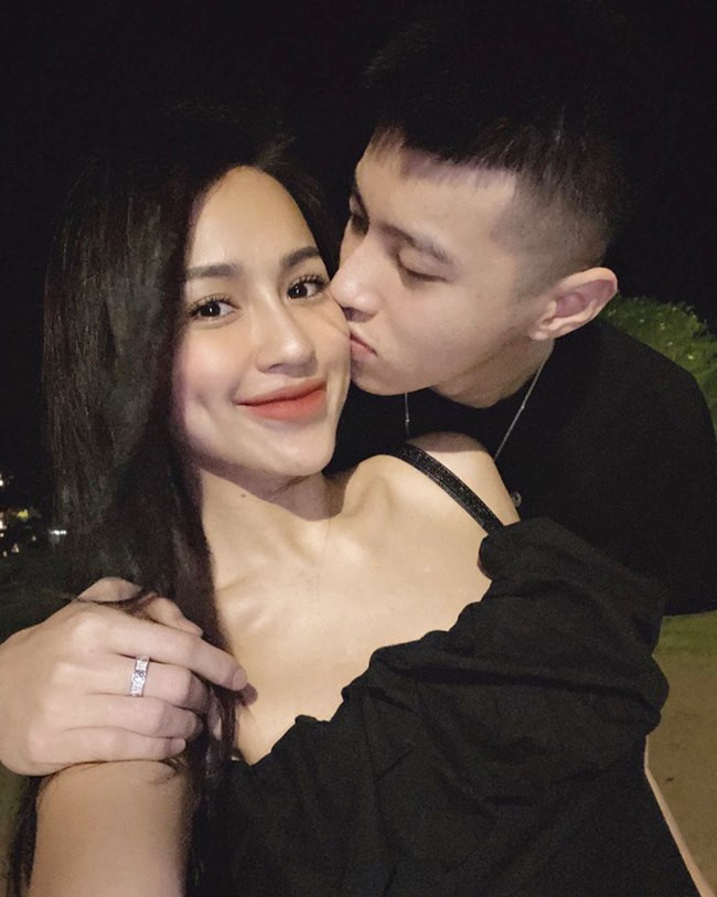 Dù đã làm mẹ nhưng body của nữ DJ nổi tiếng vẫn khiến dân mạng trầm trồ khen ngợi.