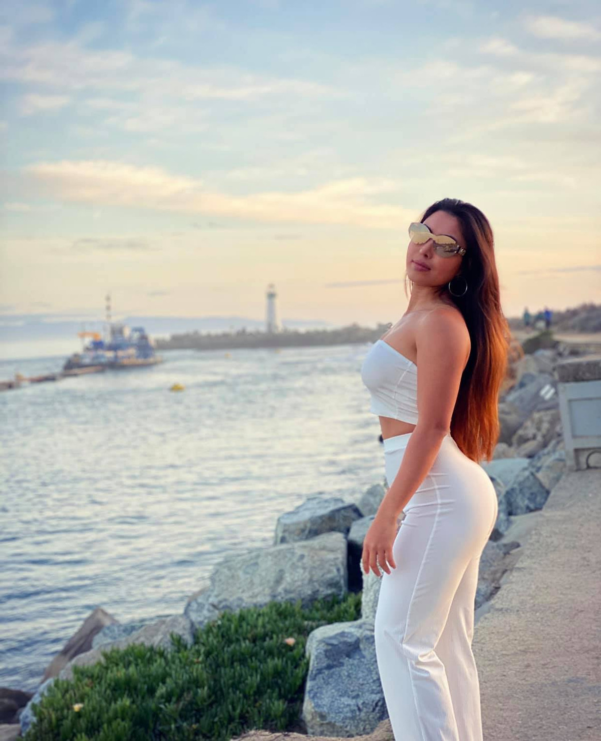 Theo như chia sẻ của cô, vì có được thân hình chuẩn chỉ như vậy nên Thủy Triều thường xuyên bị cánh đàn ông quấy rầy. Cô nàng thấy phiền phức khi gặp những tình huống như vậy.