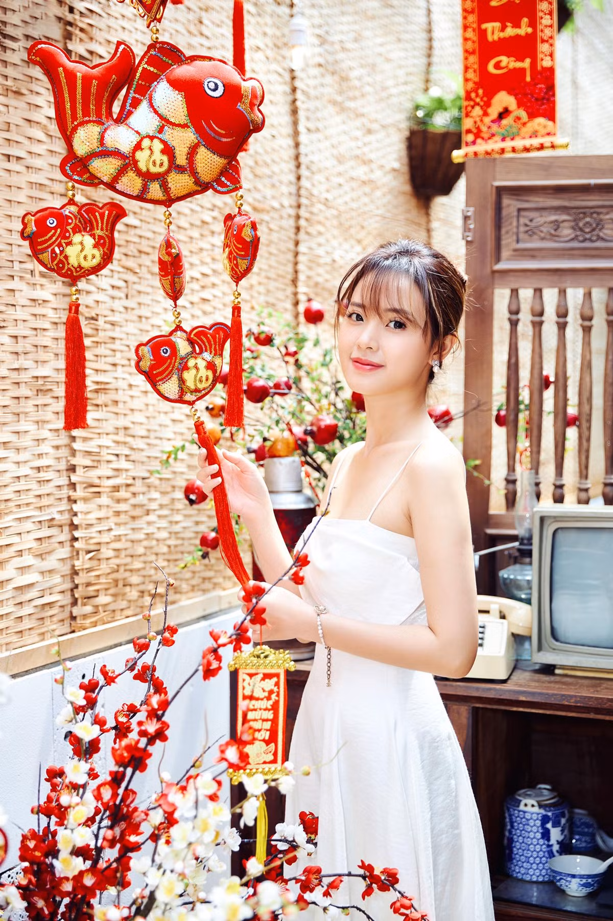 Cựu hot girl Midu luôn khiến nhiều người ngưỡng mộ vì tài năng của mình khi vừa làm giảng viên đại học, diễn viên, kinh doanh thậm chí còn lấn sân qua ca hát.