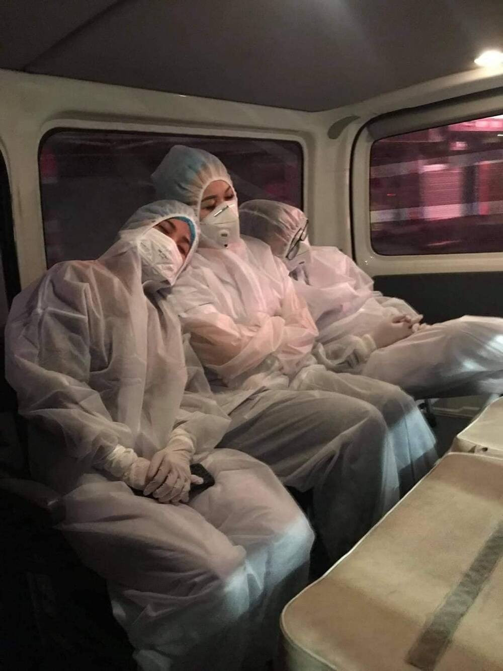 Được biết, bức thư này là của cô bạn Đoàn Gia Linh (học sinh lớp 4) gửi mẹ của mình là chị Nguyễn Thị Huyền, điều dưỡng viên đang làm việc tại Trung tâm Y tế Chí Linh. Ảnh: Đức Tùy