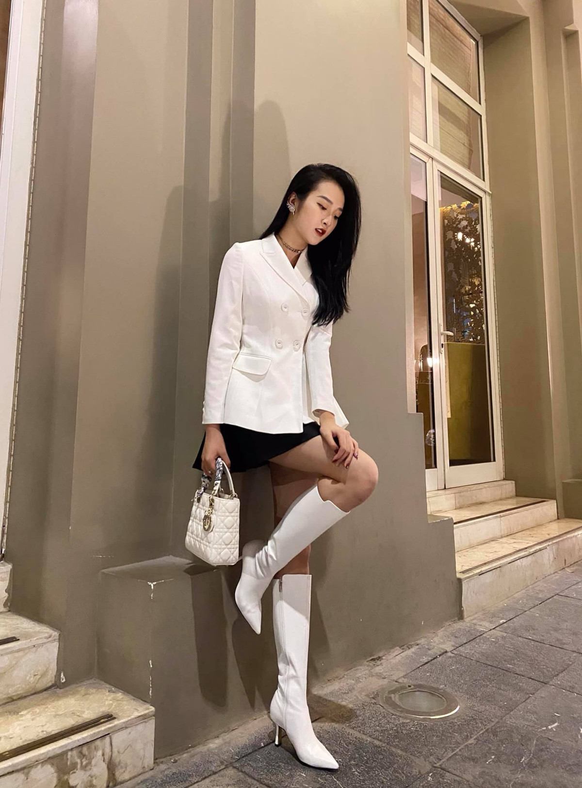 Vẻ đẹp đời thực của nàng hot girl luôn khiến người đối diện xao xuyến.