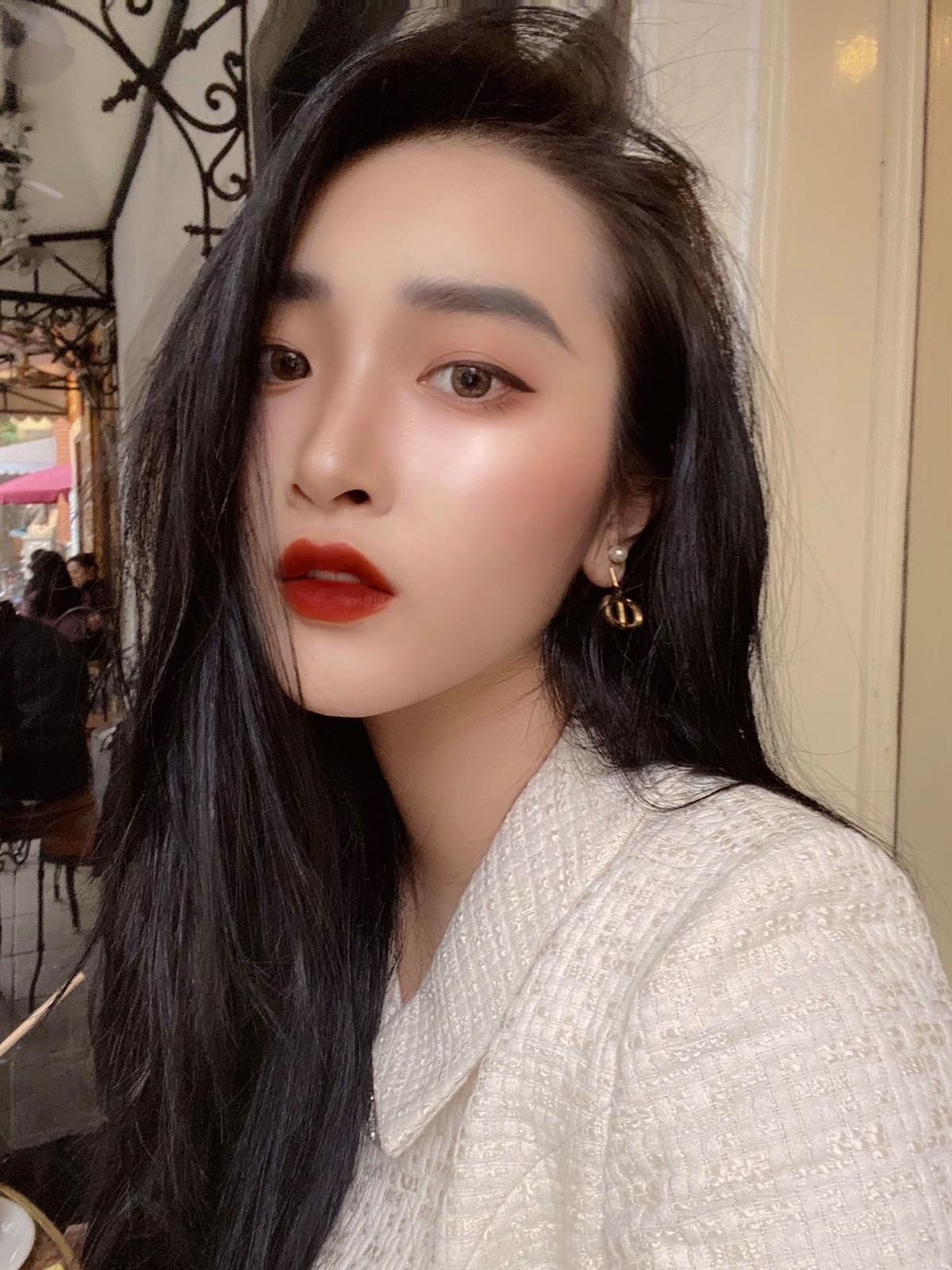 Sở hữu nét đẹp "mong manh" tựa nàng thơ, hot girl quân đội Trúc Hà luôn khiến người đối diện khó lòng rời mắt.