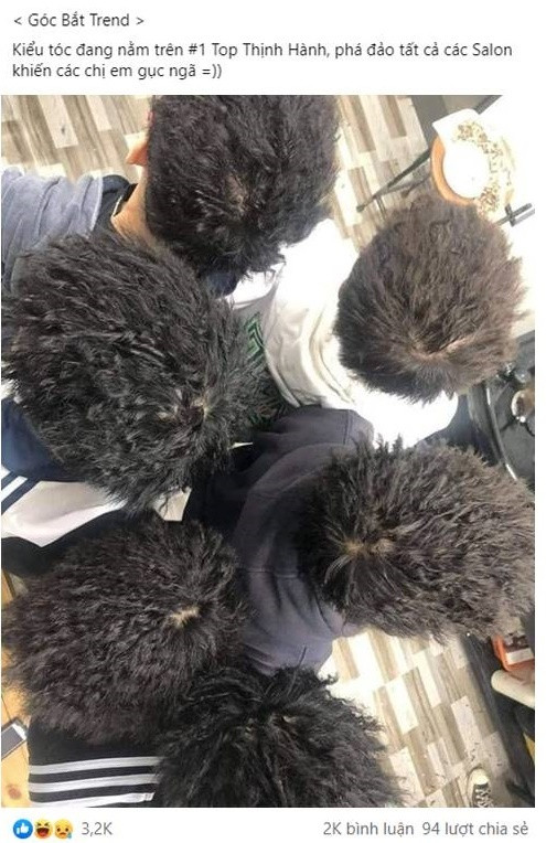 Mới đây trên MXH đang rần rần với kiểu tóc hot trend con sâu, hay dập sóng. Đây cũng là mẫu tóc đang được rất nhiều nam thanh niên săn đón trong những ngày Tết đến xuân về này. Ảnh: FB B.VN