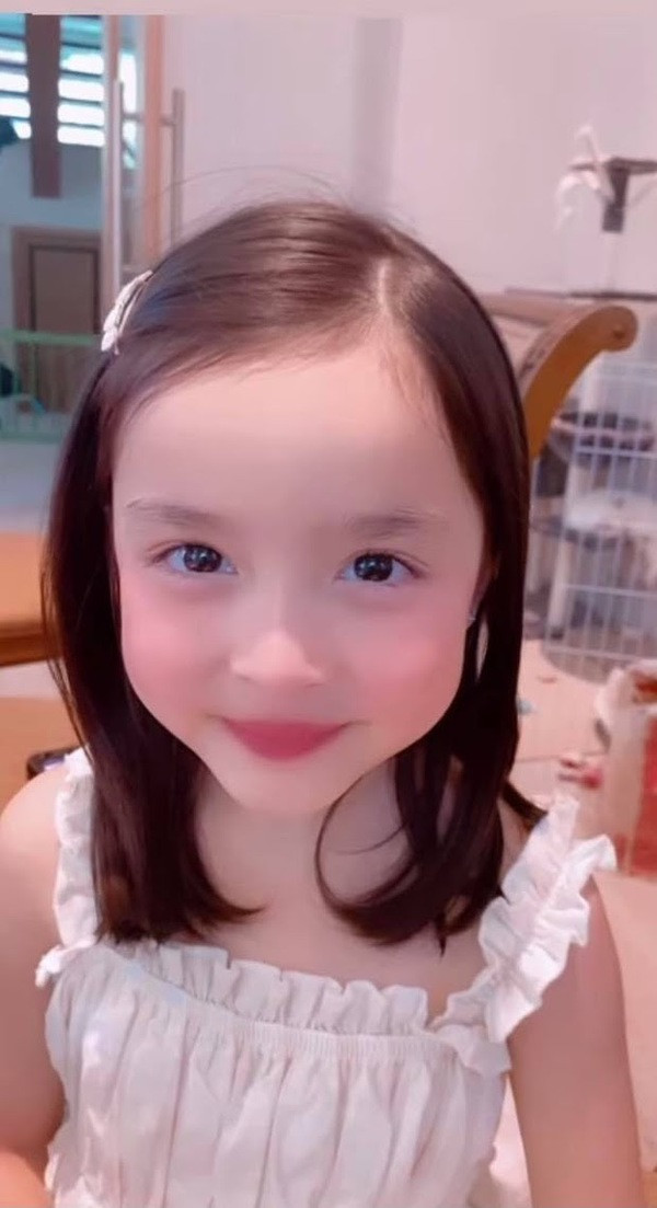 Mới đây, con gái mỹ nhân đẹp nhất Philippines tiếp tục gây “sốt” với khoảnh khắc đáng yêu bất chấp cam thường qua đoạn clip mà mẹ cô bé chia sẻ.