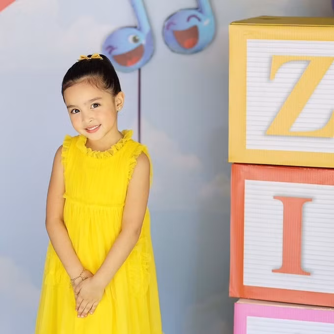 Trong số 2 người con của Marian Rivera, cô bé Zia gây ấn tượng nhất khi ngày càng trưởng thành, Zia xinh đẹp khiến dân mạng cực kì yêu mến.