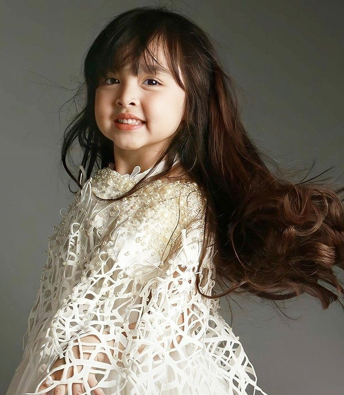 Mới được 4 tháng tuổi, con gái lớn nhà Marian đã nhận được những hợp đồng quảng cáo đầu tiên, tiền cát-xê bé nhận được thậm chí còn cao hơn cả mẹ.