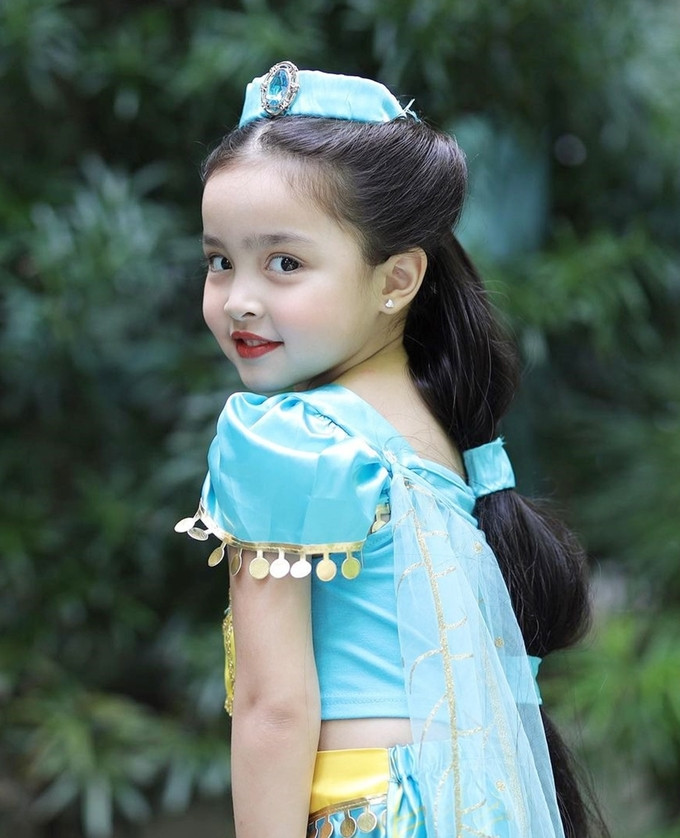 Zia chính là bản sao của nữ diễn viên Marian với đôi mắt đen láy, to tròn, làn da trắng không tì vết cùng đôi má bầu bĩnh.