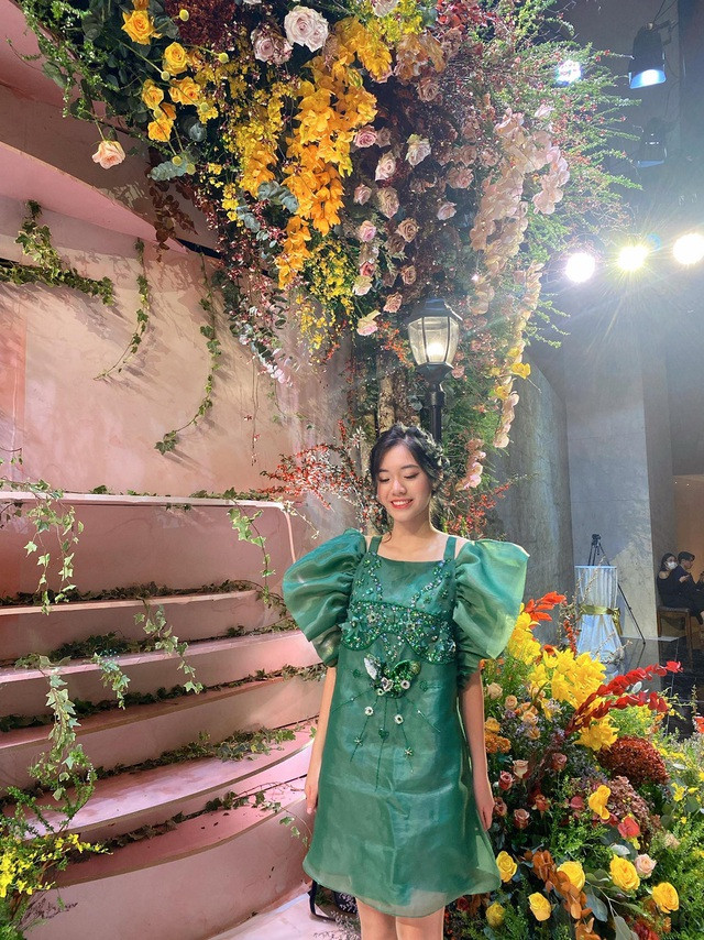 Vẻ đẹp cuốn hút của nữ sinh 19 tuổi. Ảnh: FBNV, IGNV