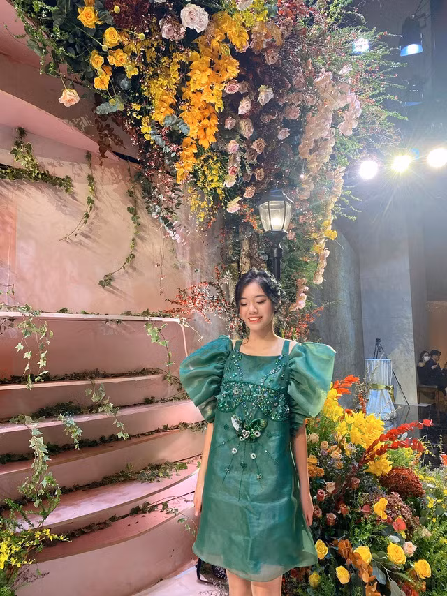 Vẻ đẹp cuốn hút của nữ sinh 19 tuổi. Ảnh: FBNV, IGNV