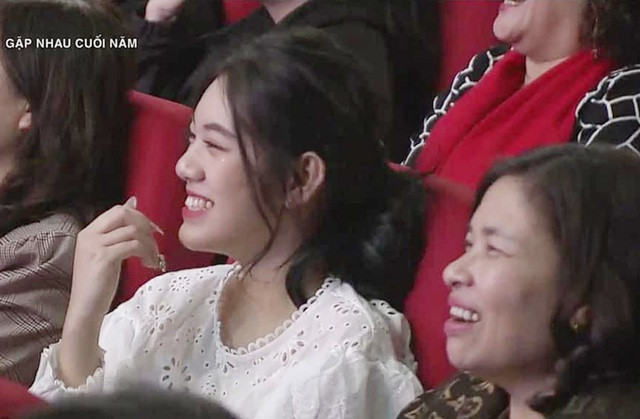 Lo danh tinh gai xinh xuat hien o Tao Quan 2021 gay sot mang-Hinh-2