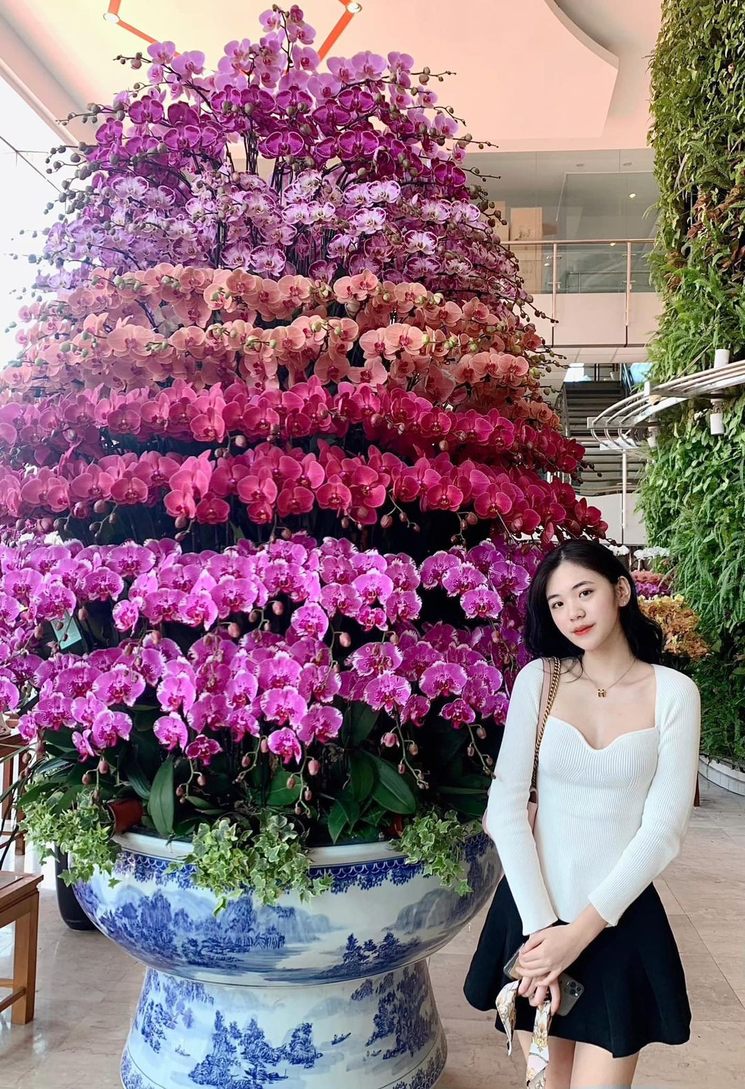 Khoảnh khắc trên của gái xinh Táo Quân nhanh chóng được nhiều người chụp lại và chia sẻ tại các diễn đàn.