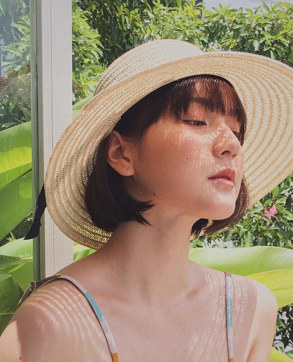 Bên cạnh đó, Hải Tú cũng không dành được nhiều thiện cảm từ CĐM khi mắc phải không ít lỗi mỗi khi xuất hiện như: Làm mặt lạnh, không chào hỏi ai, cố tình mặc đồ giống với nam ca sĩ,...