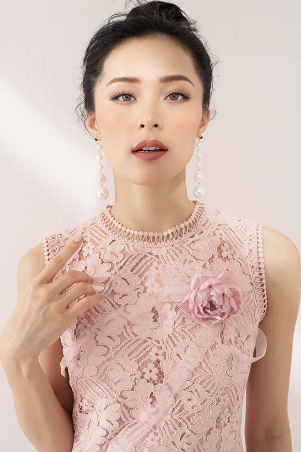 3 năm sau chuyện tình cảm ồn ào với Cường Đô La, cuộc sống của Hạ Vi vẫn nhận được nhiều sự quan tâm của công chúng dù cô ít tham gia các hoạt động nghệ thuật.