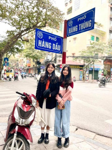 Cô em gái Hạt Dẻ dù chỉ mới 13 tuổi nhưng với chiều cao này quả thực khiến nhiều người ngưỡng mộ.