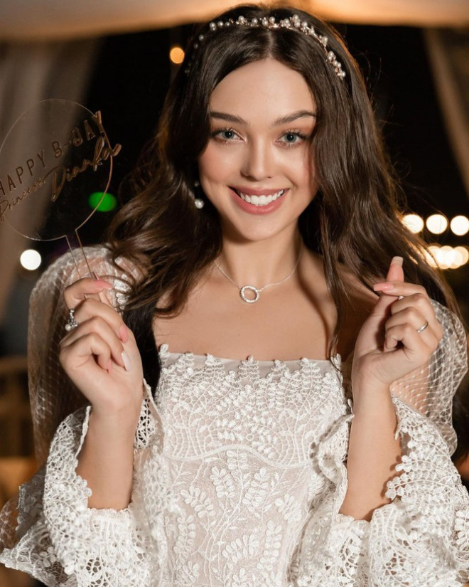 Khác với những hình ảnh quyến rũ, gợi cảm thường thấy trên Instagram, chân dài người Ukraine có phần giản dị hơn trong lần về quê cùng Bùi Tiến Dũng.