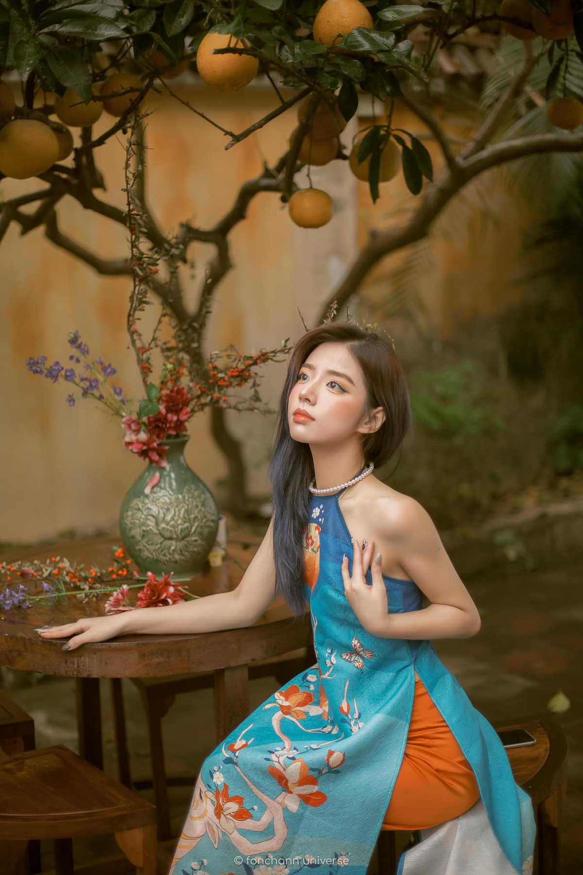 Mới đây, hot girl 2K gây bất ngờ khi tung ra bộ ảnh đón Xuân Tân Sửu với thần thái gợi cảm nhưng không kém phần xinh đẹp, dịu dàng.