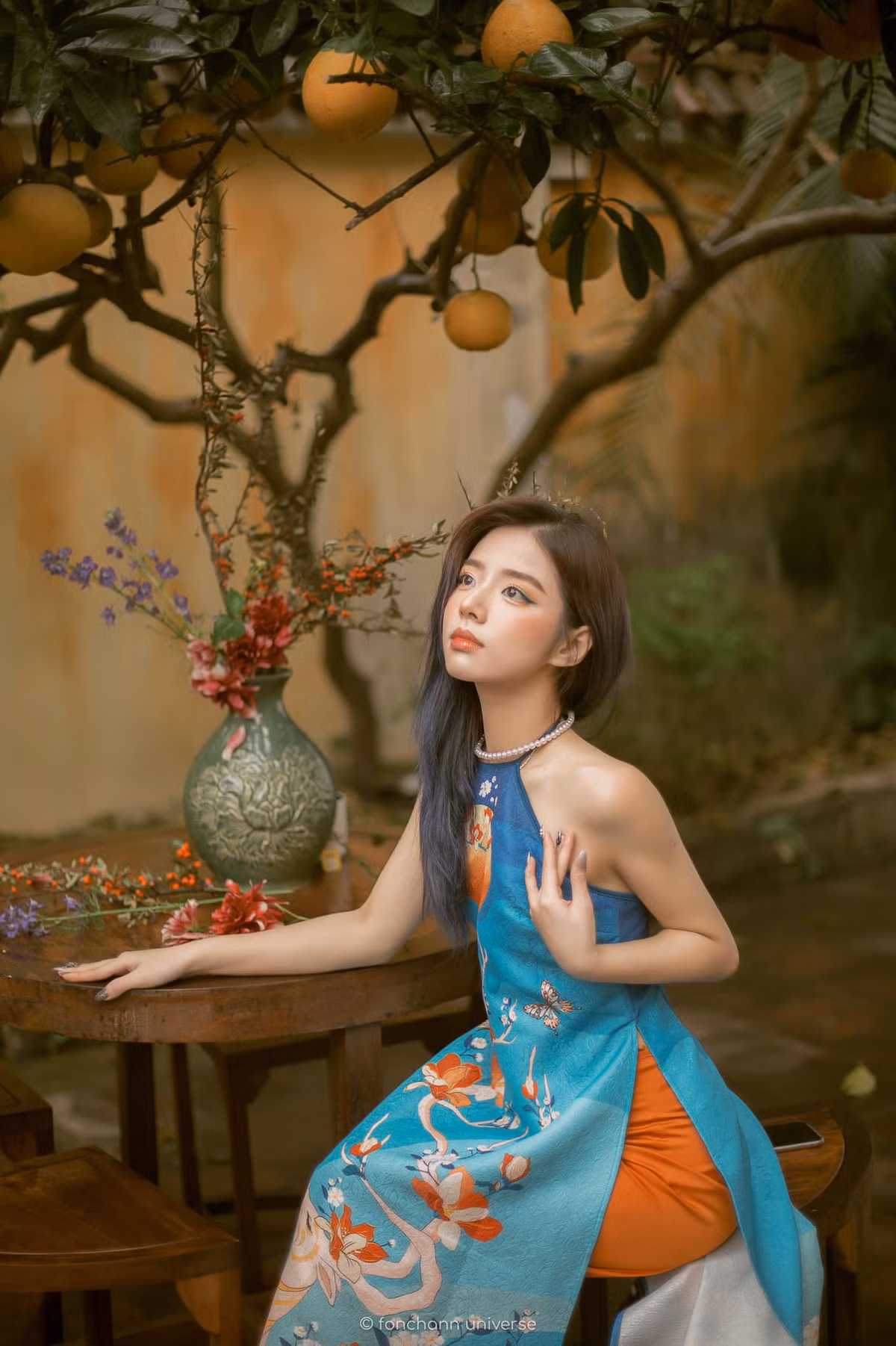 Mới đây, hot girl 2K gây bất ngờ khi tung ra bộ ảnh đón Xuân Tân Sửu với thần thái gợi cảm nhưng không kém phần xinh đẹp, dịu dàng.