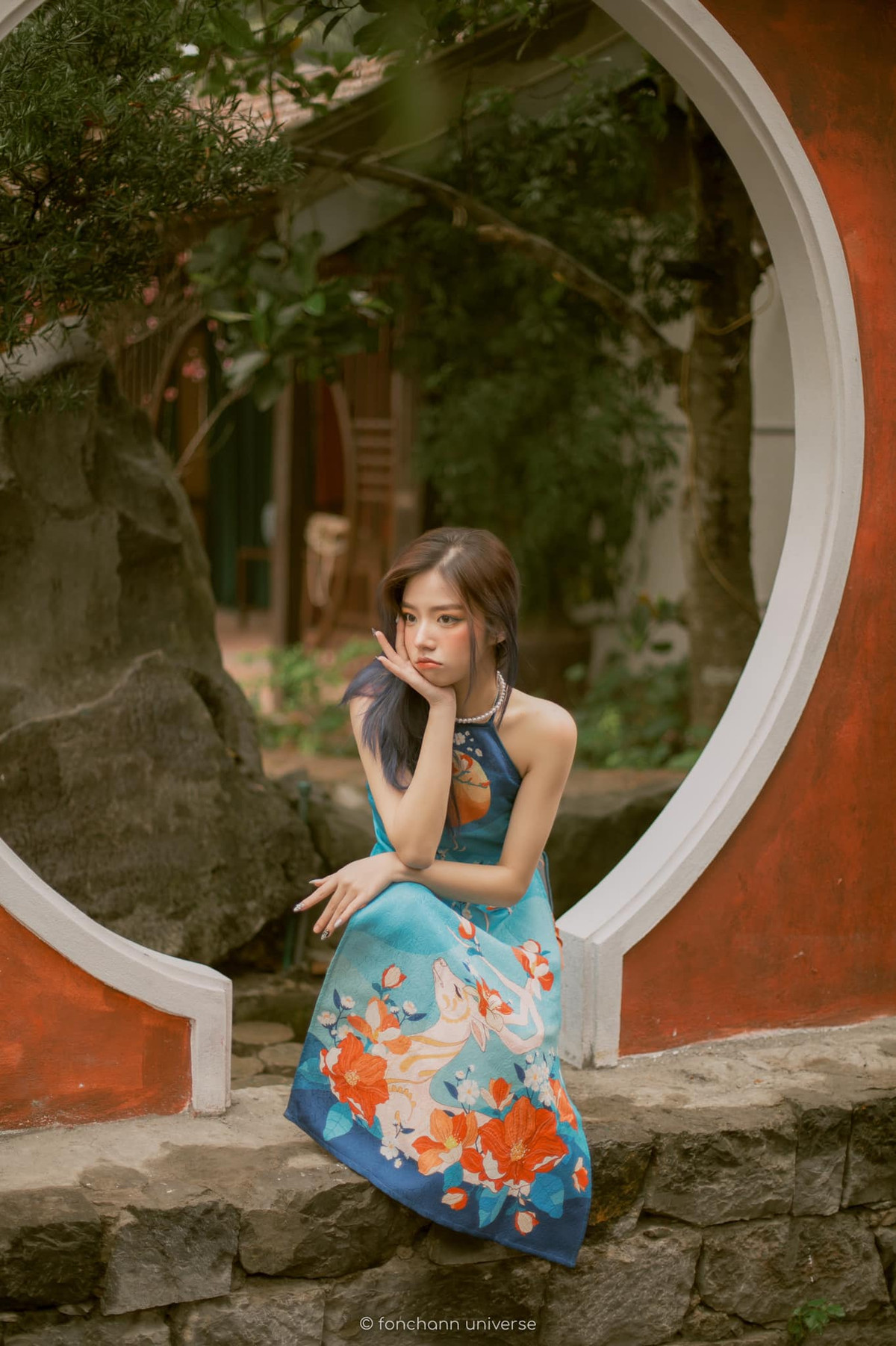 Phan Thị Minh Hằng từng được biết đến là " hot girl ảnh thẻ" nổi đình đám trên MXH cách đây khá lâu. Cô đang là sinh viên ĐH Kinh tế quốc dân, khoa Khởi nghiệp và Phát triển kinh doanh.