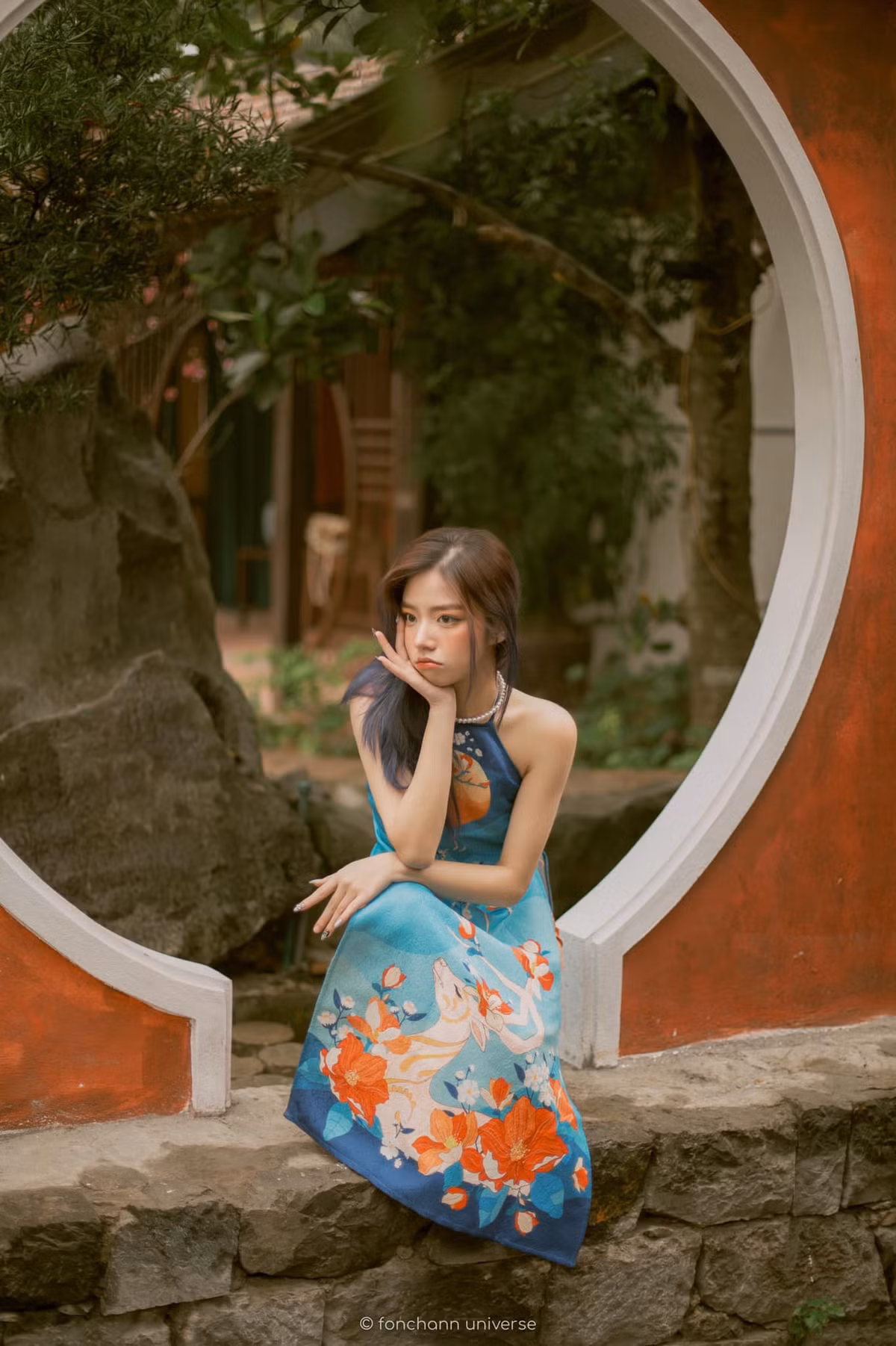 Phan Thị Minh Hằng từng được biết đến là " hot girl ảnh thẻ" nổi đình đám trên MXH cách đây khá lâu. Cô đang là sinh viên ĐH Kinh tế quốc dân, khoa Khởi nghiệp và Phát triển kinh doanh.