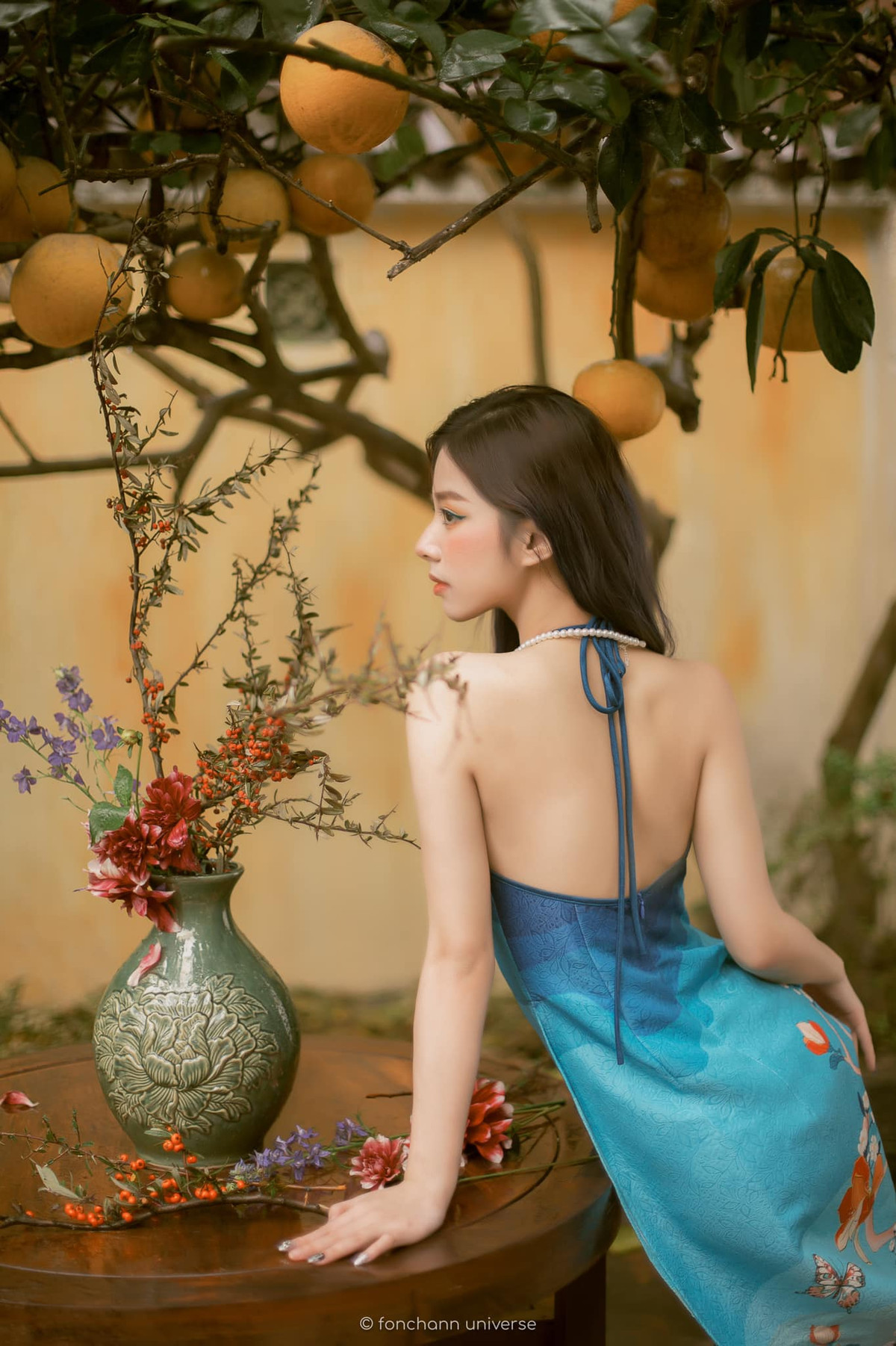 Vốn dĩ nổi lên bởi hình tượng một cô nữ sinh trong sáng, ăn mặc kín đáo nên khi thực hiện bộ ảnh này, Minh Hằng khiến không ít dân tình bất ngờ.