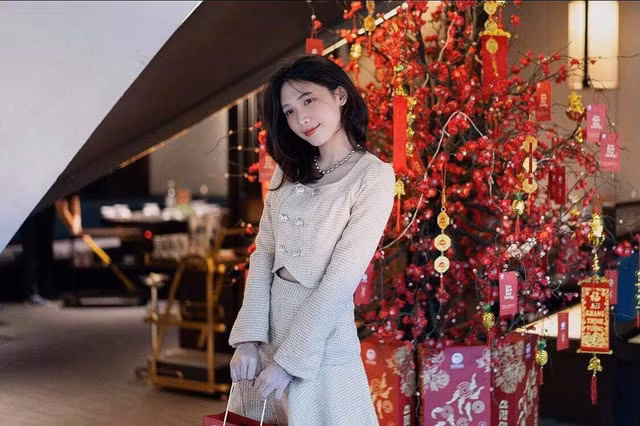 Cô gái 17 tuổi cũng là gương mặt được nhiều thương hiệu thời trang, mỹ phẩm lựa chọn để hợp tác. Ảnh: Tổng hợp