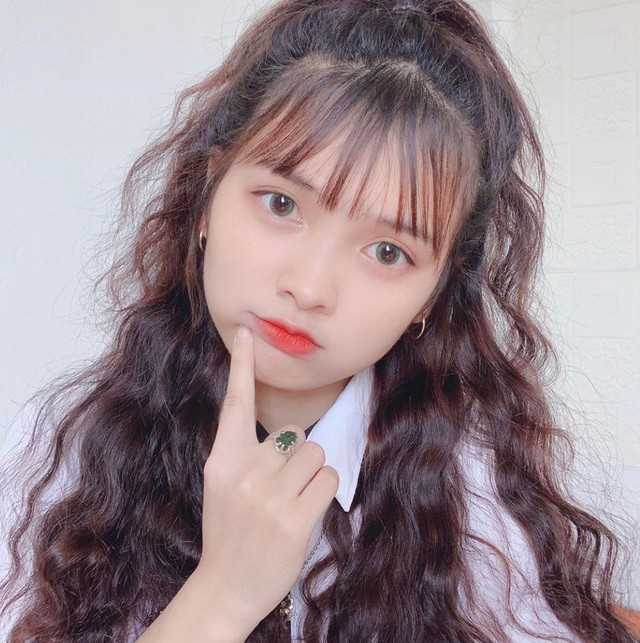 Chỉ đơn giản là những video ngắn nhưng với gương mặt xinh xắn, biểu cảm đa dạng đáng yêu cùng nụ cười tỏa nắng mà nhiều video của nữ TikToker này thu hút đến gần 30 triệu lượt xem và hơn 2 triệu lượt thích trên mỗi video.