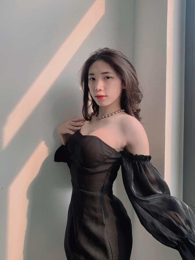 Với gương mặt khả ái, xinh xắn, Triệu Vi được nhiều người yêu mến và thu hút hơn 2 triệu lượt theo dõi trên tài khoản Tik Tok của mình.