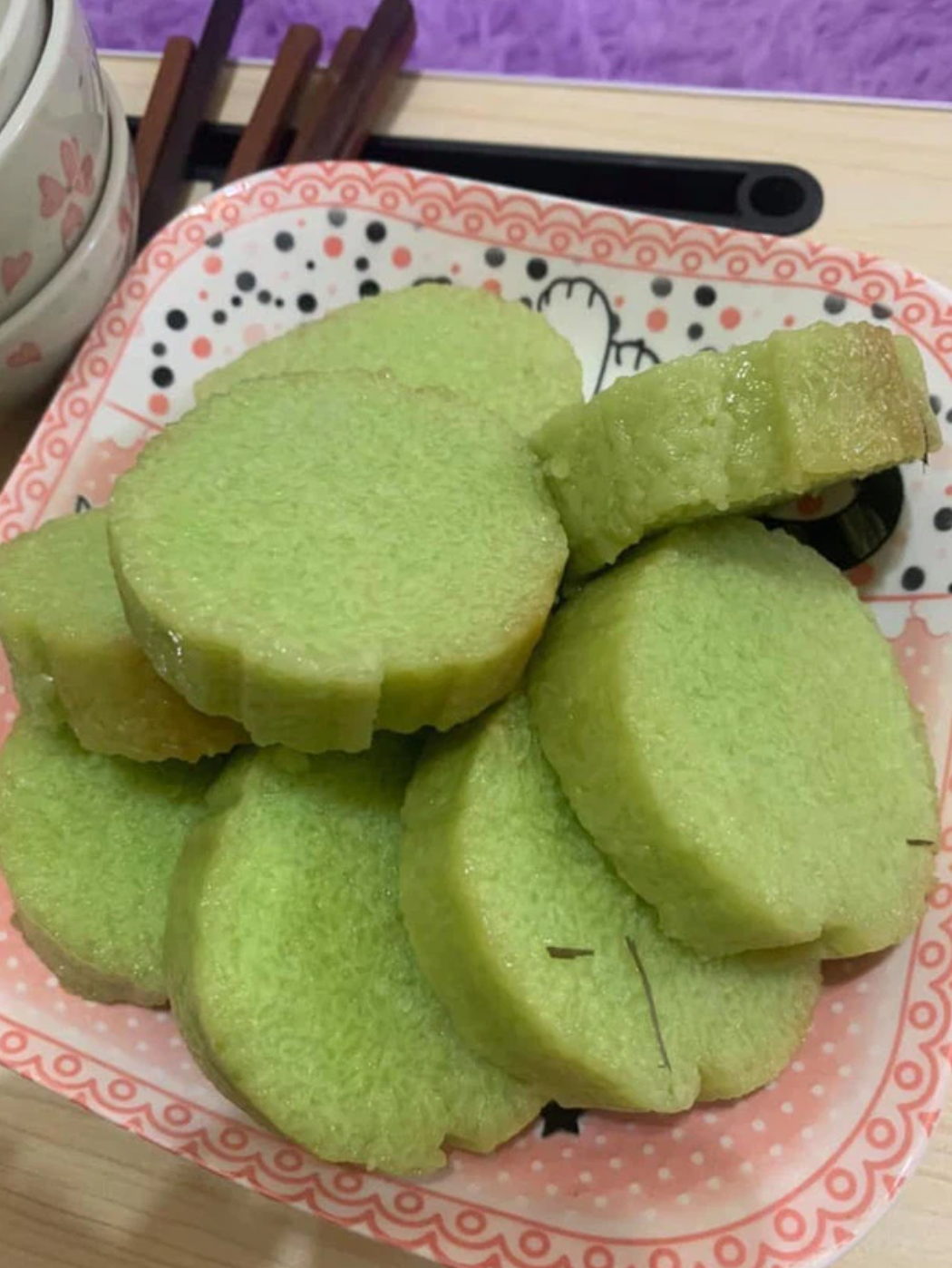 Một số người lại nhận xét rằng, những chiếc bánh chưng, bánh tét không nhân như thế này được xem là "chân ái" của hội thích ăn chay, hay đơn giản là ngán ăn nhân thịt mỡ trong mấy ngày Tết.