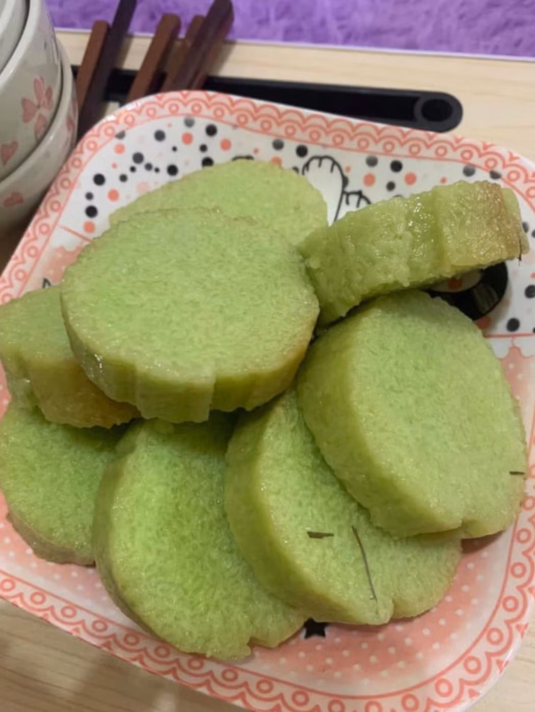 Một số người lại nhận xét rằng, những chiếc bánh chưng, bánh tét không nhân như thế này được xem là "chân ái" của hội thích ăn chay, hay đơn giản là ngán ăn nhân thịt mỡ trong mấy ngày Tết.