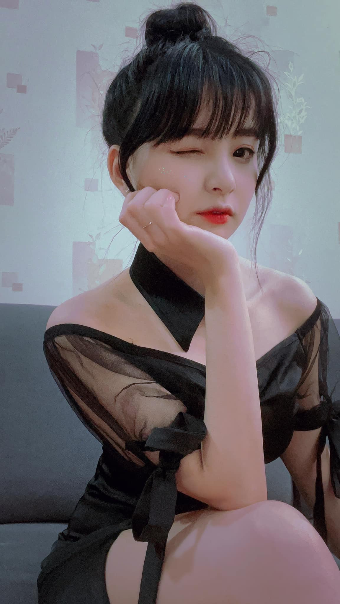 Mèo 2k4 chính là nữ diễn viên chính trong series phim ngắn "Khi Doraemon 2k4" được sản xuất bởi V Gaming Media, và cũng tham gia rất nhiều clip quảng cáo, phim ngắn khác nhau...