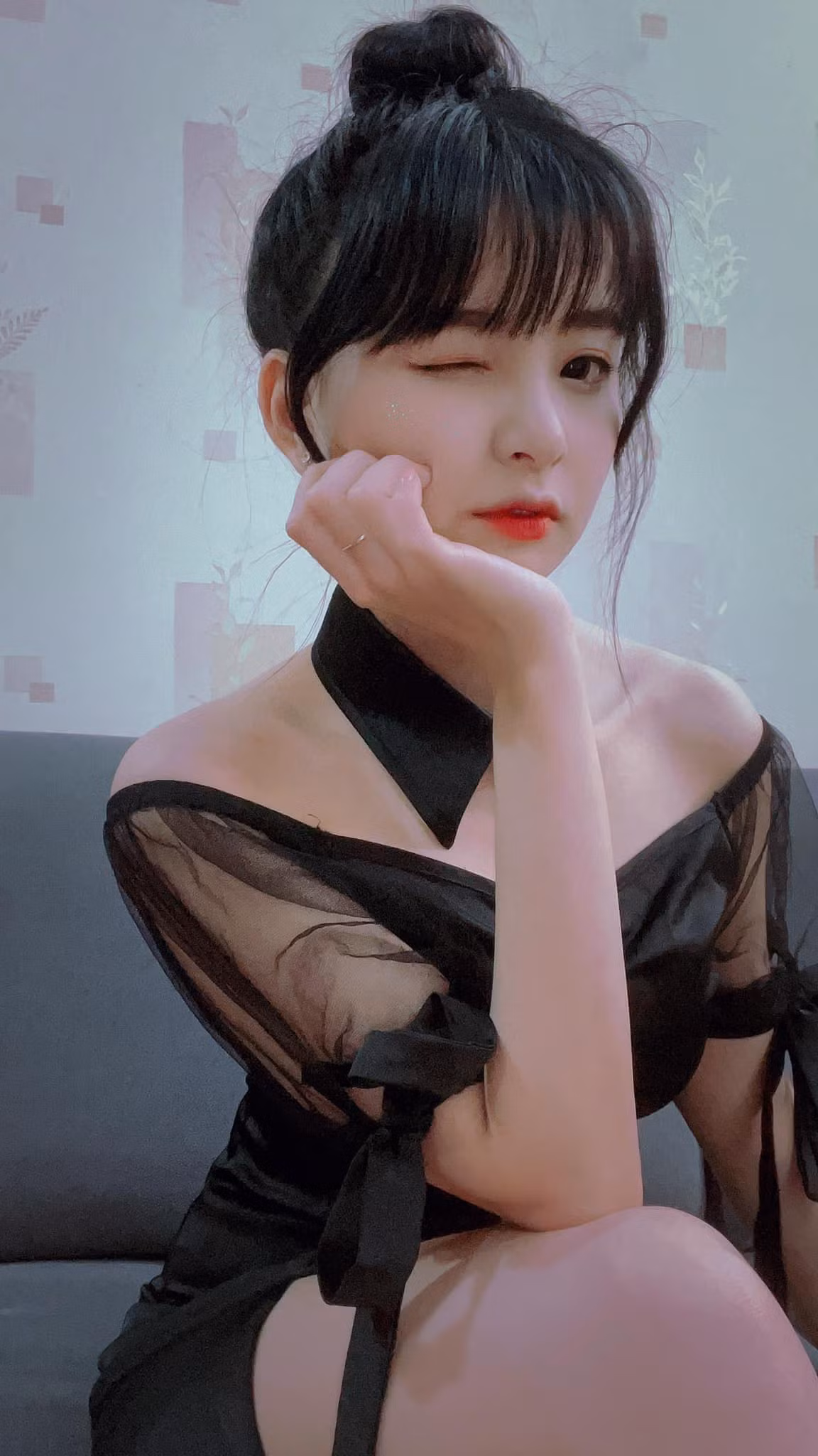 Mèo 2k4 chính là nữ diễn viên chính trong series phim ngắn "Khi Doraemon 2k4" được sản xuất bởi V Gaming Media, và cũng tham gia rất nhiều clip quảng cáo, phim ngắn khác nhau...