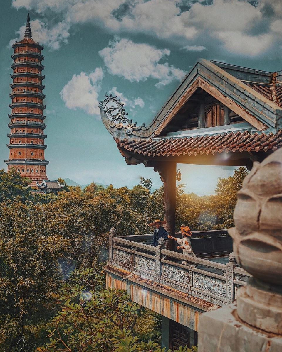 Ngoài Hang Múa, Chùa Bái Đính cũng là một trong những danh thắng nổi tiếng nhất của Ninh Bình, nằm trong quần thể khu du lịch sinh thái Bái Đính - Tràng An.