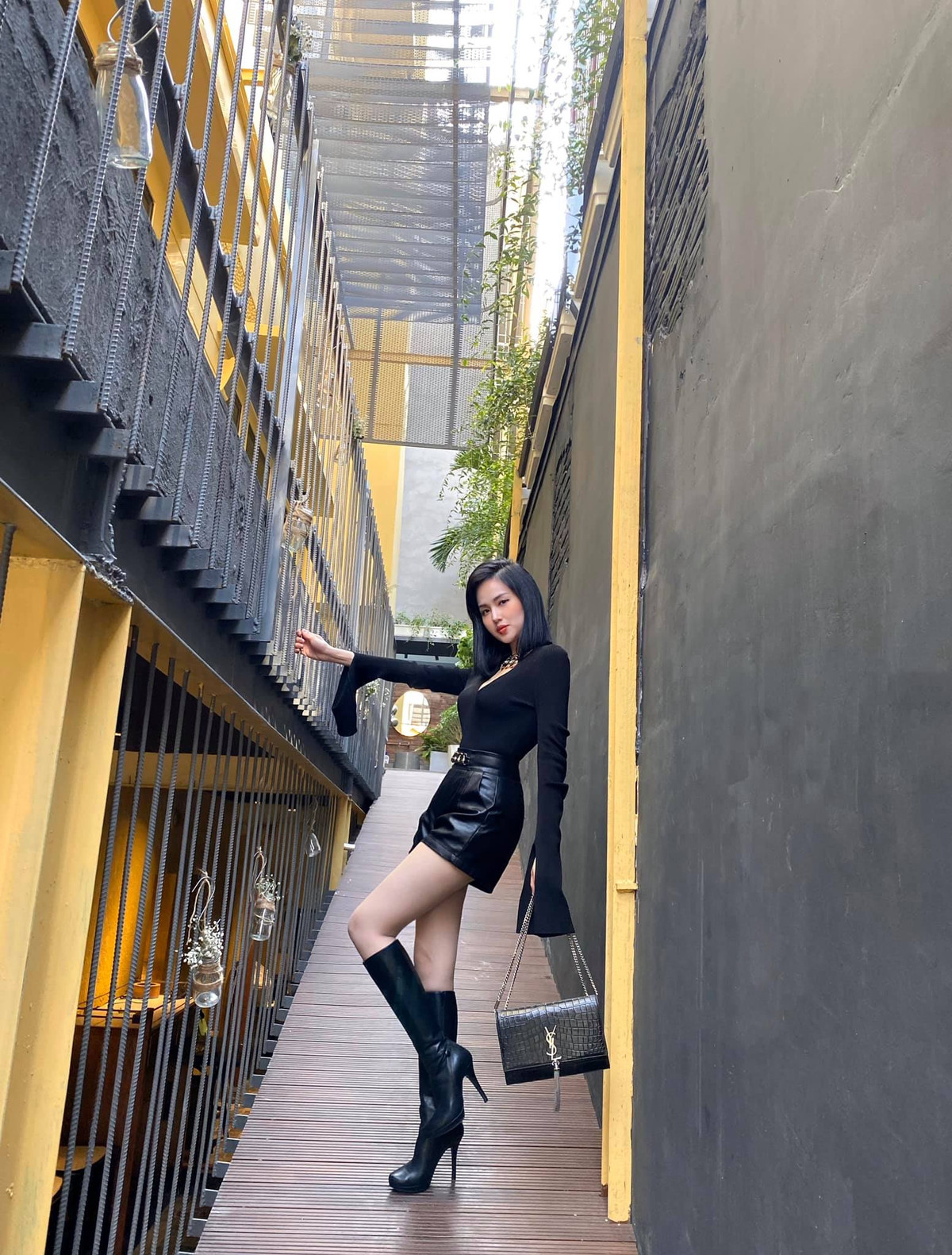 Hình ảnh của bà mẹ 2 con liên tục gây chú ý vì "lão hoá ngược", xinh đẹp và quyến rũ quá đỗi.