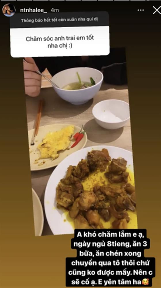 Thậm chí, cô nàng còn thể hiện sự đáng yêu với người ấy khi không ngại nói xấu chàng trên story cá nhân. Cụ thể, khi được một người bạn nhắn nhủ: "Chăm sóc anh trai em tốt nha chị", Nhật Lê không ngại ngần đáp ngay: "Anh khó chăm lắm em ạ. Ngày ngủ 8 tiếng, ăn 3 bữa, ăn chén xong chuyển qua tô thôi chứ cũng không được mấy. Nên chị sẽ cố ạ, em yên tâm ha".