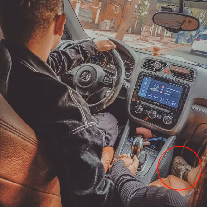 Nhật Lê cũng thường xuyên đăng trạng thái úp mở chuyện tình cảm trên trang cá nhân thời gian vừa qua.