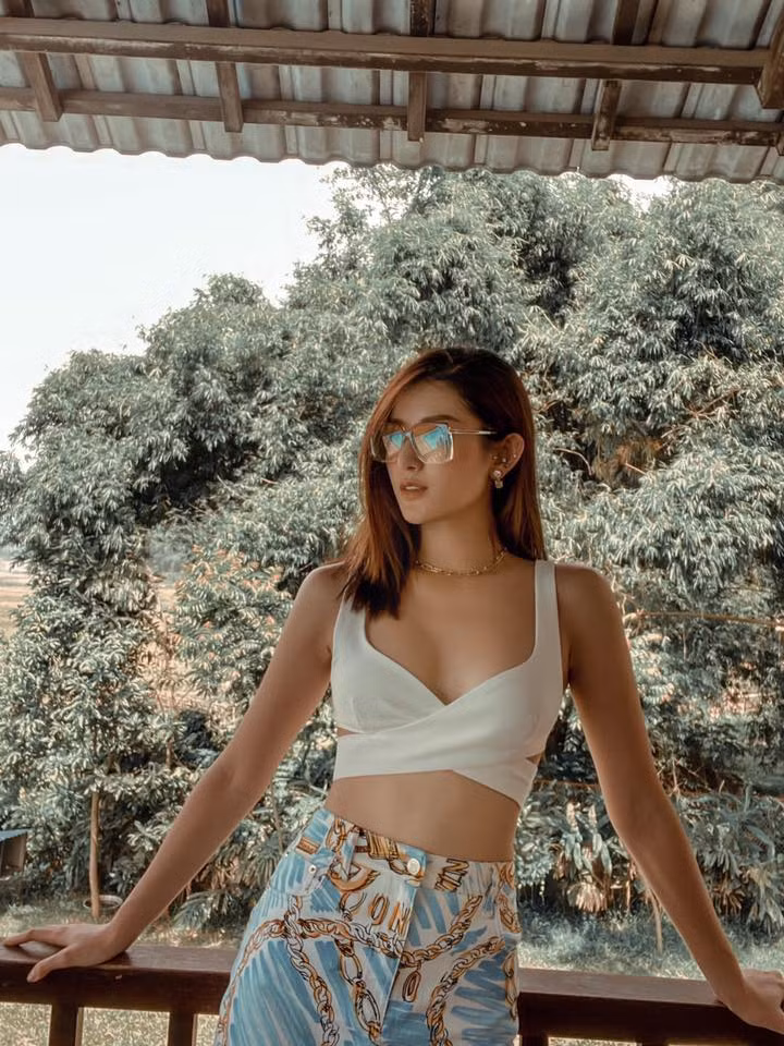 Đây không phải lần đầu tiên người đẹp được các trang tin nước ngoài ca ngợi nhan sắc. Báo chí Trung Quốc từng nhắc về Huyền My như một trong những người đẹp bậc nhất Việt Nam.