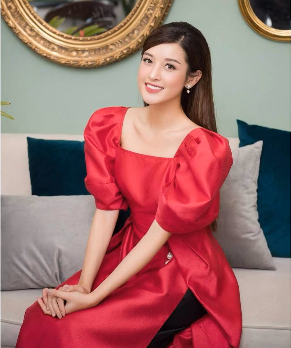 Nàng hậu xinh đẹp mỗi lần diện bikini trong các chuyến đi nghỉ dưỡng thì cư dân mạng lại vào khen tới tấp.