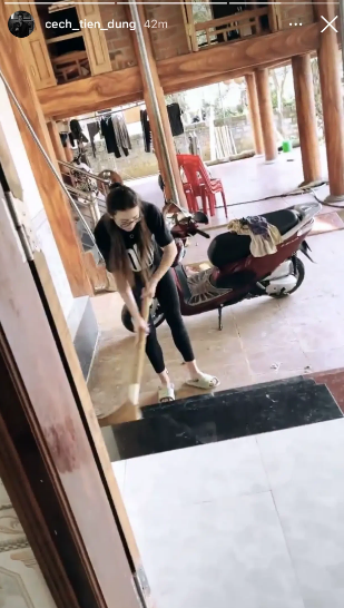 Vốn được biết đến là một nàng mẫu Tây có ngoại hình nóng bỏng và khuôn mặt xinh đẹp, thế nhưng Dianka Zakhidova đã khiến nhiều người không khỏi ngã ngửa khi xuất hiện với hình ảnh vô cùng giản dị tại nhà bạn trai.