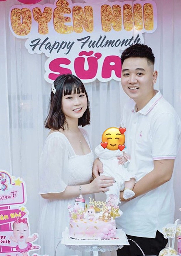 Chi Bé có lẽ là nhân vật khiến cư dân mạng bất ngờ nhất, khi vừa qua hot girl này bất ngờ công khai loạt hình ảnh đầy tháng con của mình.