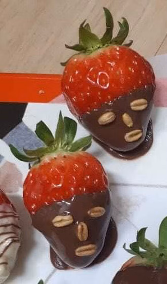  Valentine sắp đến và bây giờ thì hội có gấu hay crush cũng đang sốt sắng chuẩn bị hoa và quà cho một ngày lễ tình nhân thật ngọt ngào. Bên cạnh hoa hồng, chocolate là thứ không thể thiếu trong ngày đặc biệt cho các cặp đôi yêu nhau.