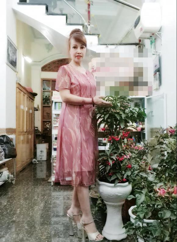 Giống như nhiều chị em phụ nữ khác, cô Thu Sao cũng thường xuyên sử dụng app để chụp và đăng ảnh lên mạng. Qua phần mềm chỉnh sửa nên nhan sắc của chị Sao cũng đẹp lên được vài phần.