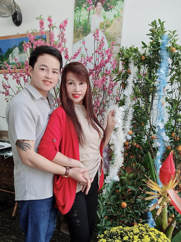 Trên trang cá nhân chị Sao thường xuyên đăng hình ảnh khoe cận cảnh diện mạo mới.