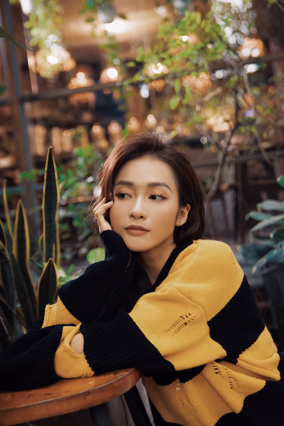  Khả Ngân từng là hot girl nổi tiếng vào năm 2012 với cái tên "boxing girl". Khả Ngân khi đó mới 15 tuổi, mang đến vẻ đẹp khỏe khoắn, năng động, cá tính, đã thổi một làn gió mới cho “làng hot girl” với những cô nàng kẹo ngọt dễ thương.