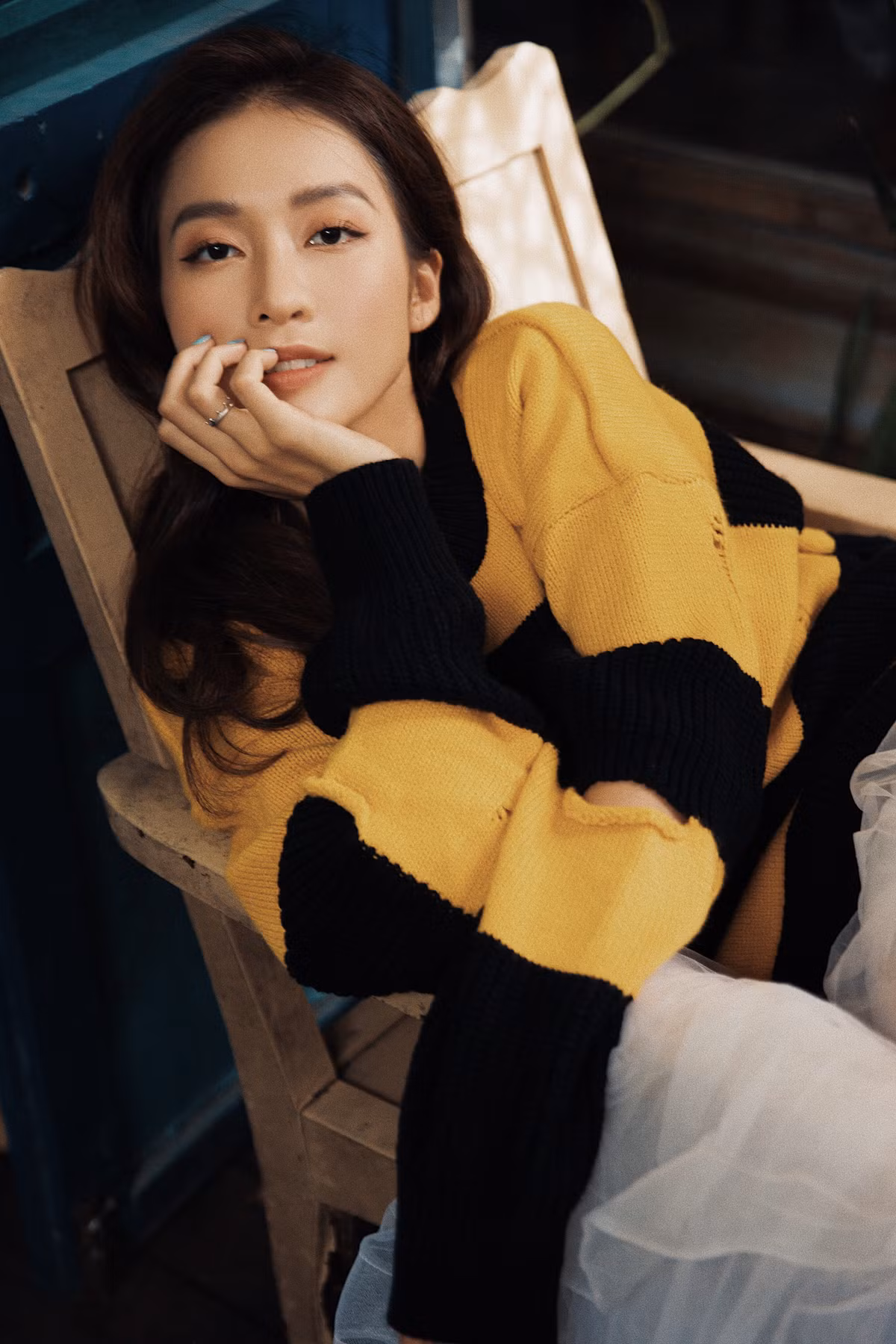 Về điện ảnh, Khả Ngân từng tham gia đóng loạt phim như Nàng tiên có 5 nhà, 100 ngày bên em, Yêu em từ khi nào, Hậu duệ mặt trời (phiên bản Việt).