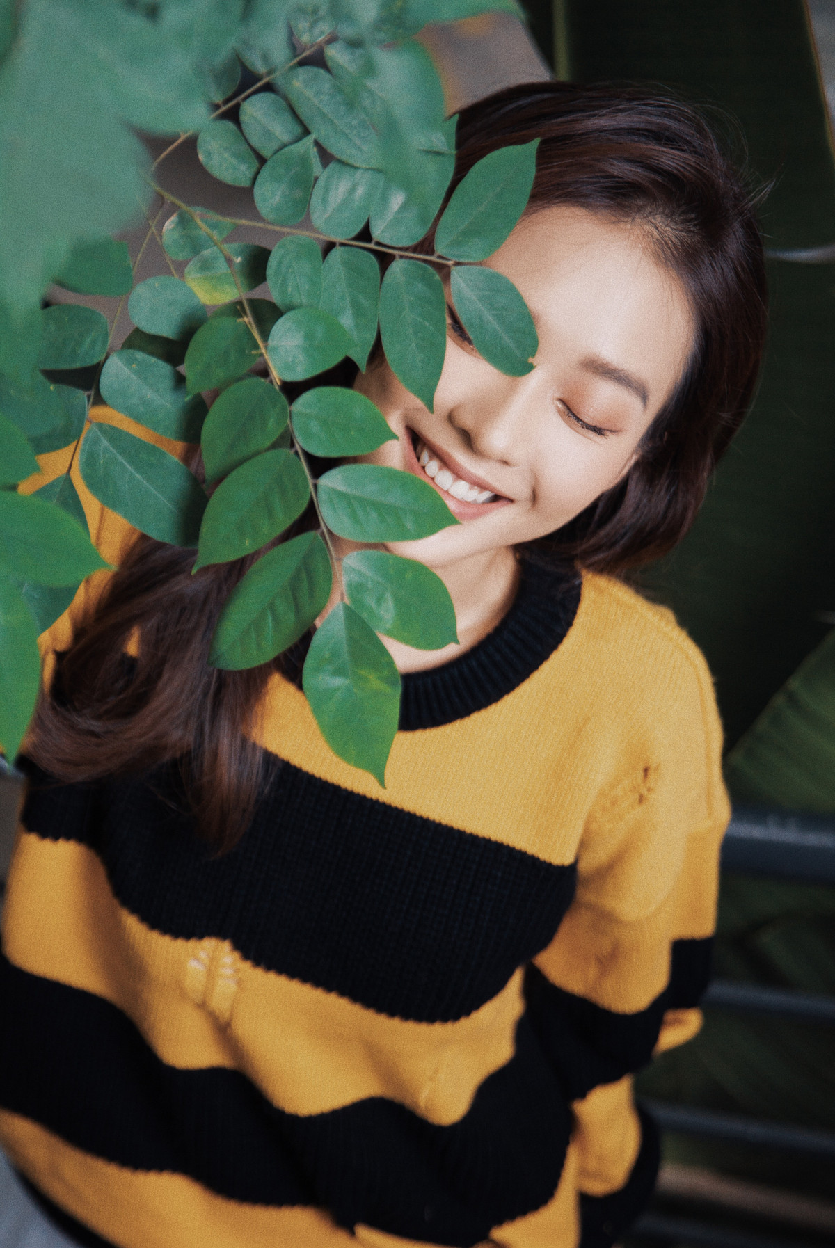 Sau hơn 8 năm nổi tiếng và lấn sân vào showbiz, Khả Ngân đã có trong tay một khối tài sản đáng ngưỡng mộ. Ngoài căn hộ ở TP.HCM, cô nàng còn thường xuyên trưng diện nhiều hàng hiệu đắt tiền.