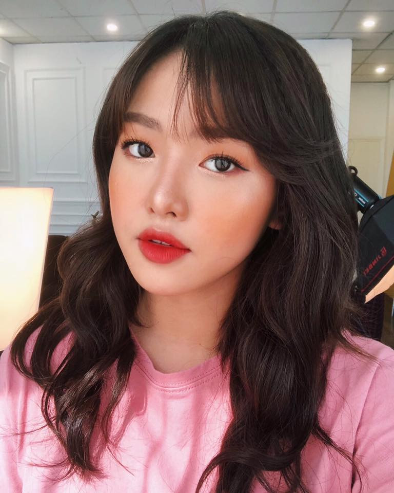 Trần Hoàng Phương Lan là gái xinh nổi tiếng nhờ đóng MV chung với Isaac, cô nàng là một gương mặt quen thuộc với các bạn trẻ Hà thành.