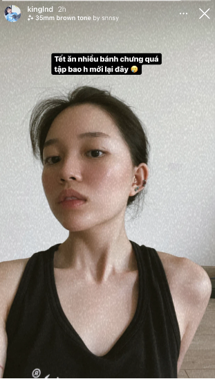 Nữ streamer Linh Ngọc Đàm để lộ mặt mộc hoàn toàn nhưng vẫn sắc nét.