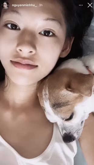 Nguyễn Minh Hà - gái xinh được báo Trung gọi là "bản sao Chương Tử Di" được nhận xét nhan sắc không hề sụt giảm qua cam thường.