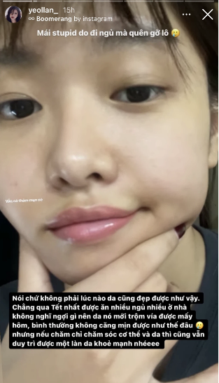 Cô nàng gây sửng sốt với gương mặt mộc không tì vết, làn da căng bóng như phát sáng qua camera thường.